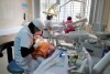 Điều trị bệnh về răng cho trẻ em tại Bệnh viện đa khoa Cẩm Khê, tỉnh Phú Thọ.